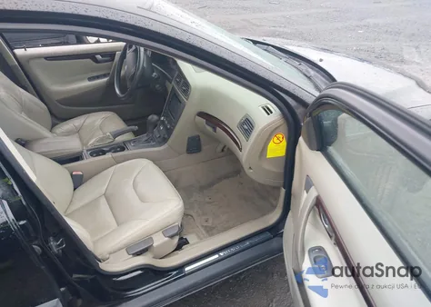 2001 Volvo V70 2.4/2.4 M Sr (Discontinued) из США, поврежденный, VIN YV1SW61R311132666